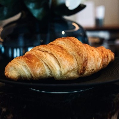 Big Foot 10" Croissant 80g (4 pieces per pack)