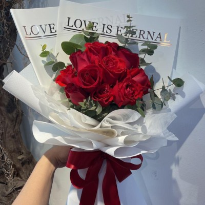 Red Rose Hand Bouquet (12sticks)