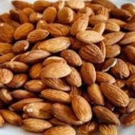ALMOND WHOLE (1KG)